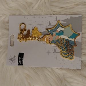 💙FIRM! NWT DISNEY PARKS CINDERELLA KEYCHAIN/BAG CHARM